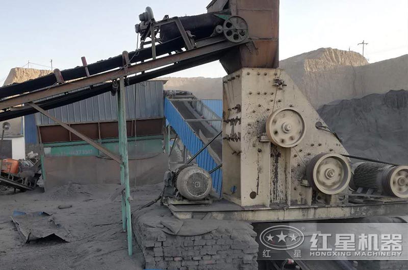 雙級破碎機(jī)可以打煤矸石嗎？優(yōu)缺點(diǎn)及實(shí)戰(zhàn)應(yīng)用