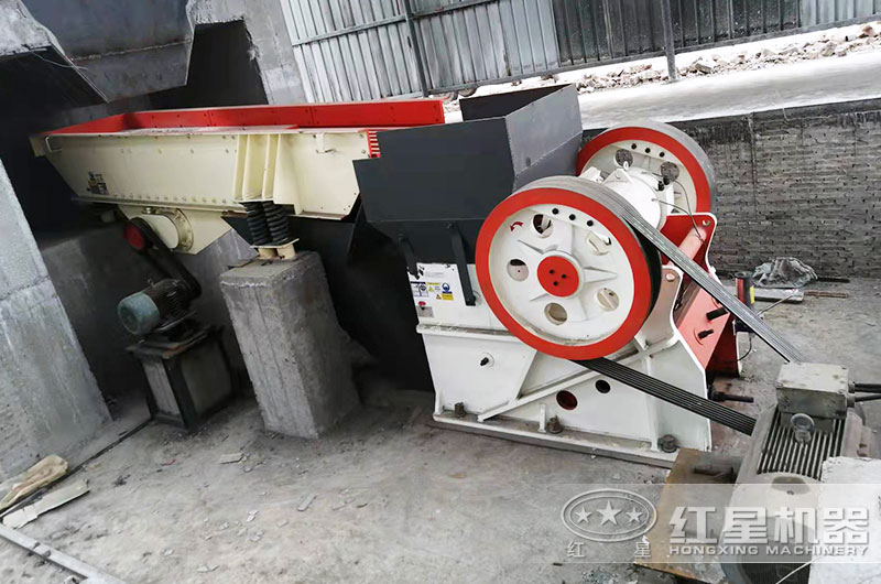 1215破碎機使用現(xiàn)場實拍 1215破碎機使用現(xiàn)場實拍